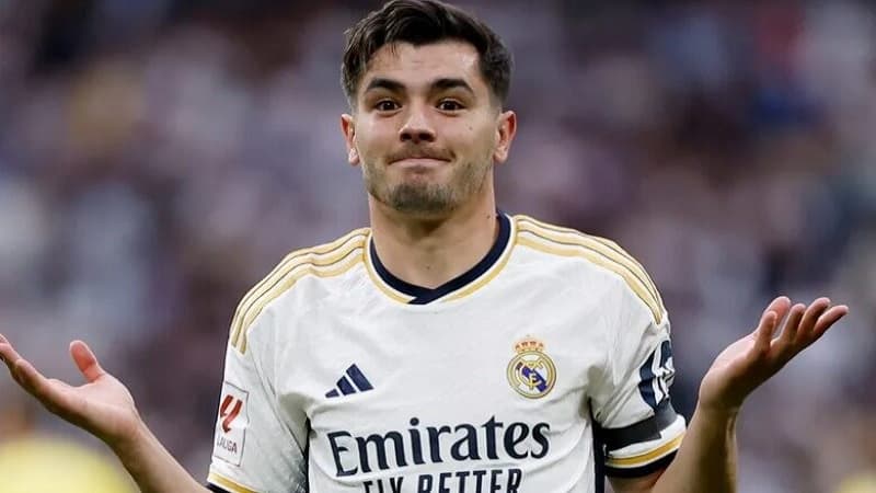 Galatasaray raises bid for Diaz