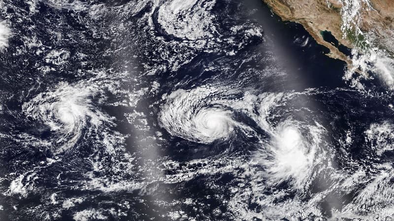Lala Storm Evolves Into Major Hurricane Near Hawaii