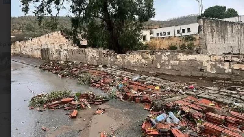 رياح قوية تنهِ جدار معهد غار الدماء وتعطل الحركة