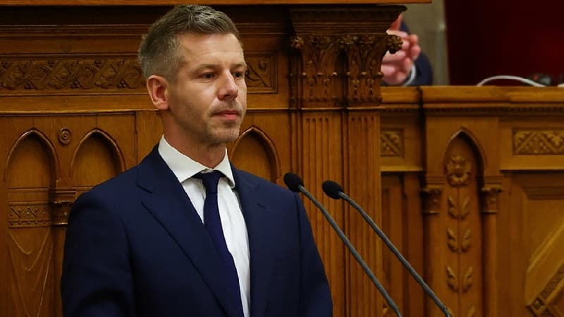 Hungarian PM faces phone theft allegations