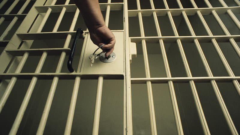 France prison population exceeds capacity