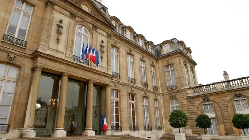 France's debt risks Europe's stability