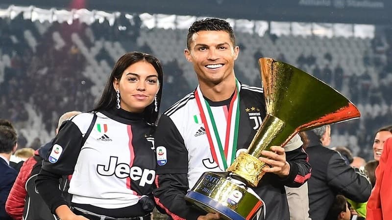 يوفنتوس يطلب من رونالدو استرداد 9.8 مليون يورو