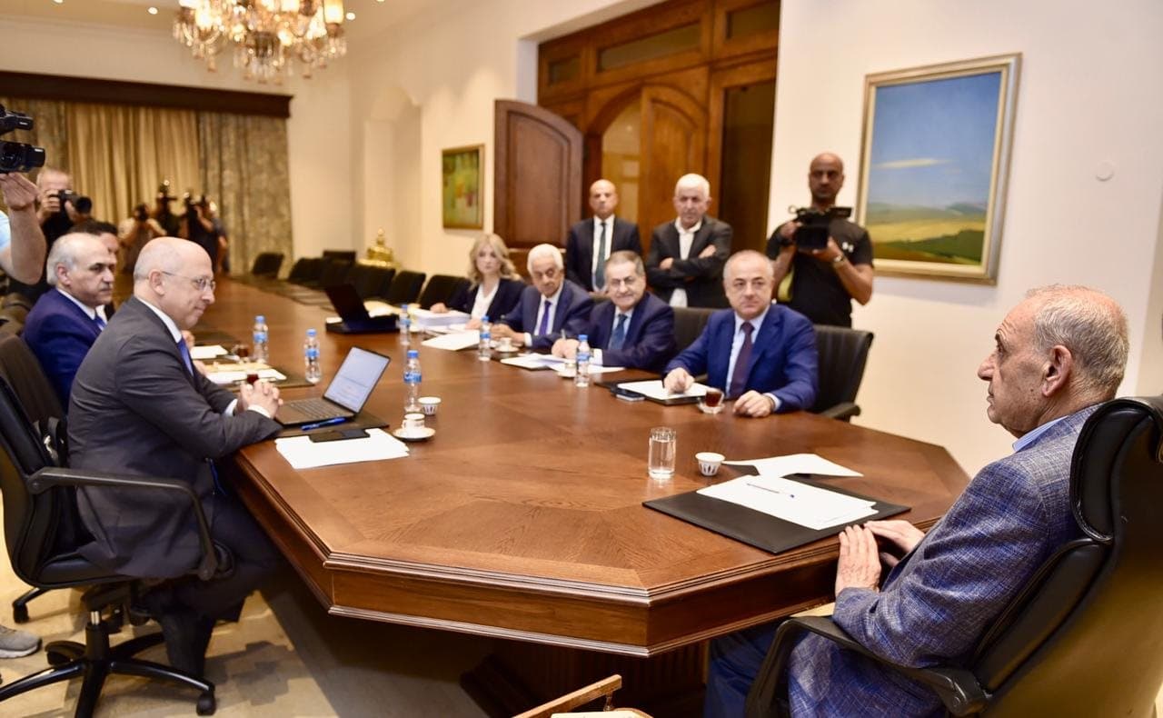 Board meeting at Aynat al-Tina