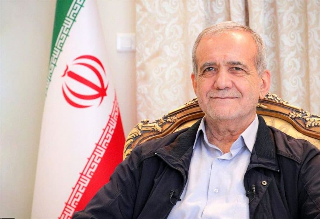 الرئيس الإيراني: تحسن العلاقات مع الجوار