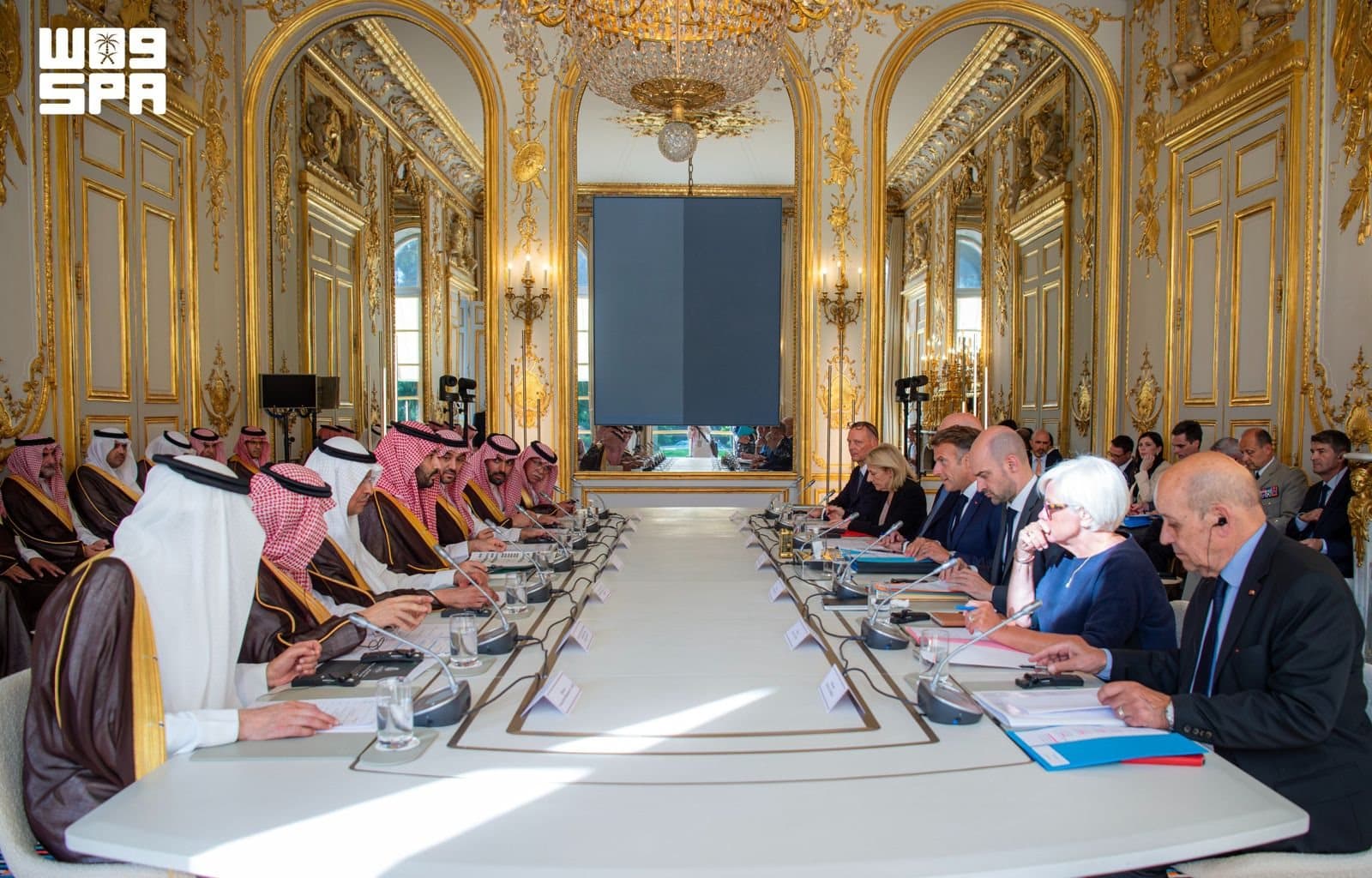 ولي العهد السعودي والرئيس الفرنسي يرأسان اجتماع الشراكة