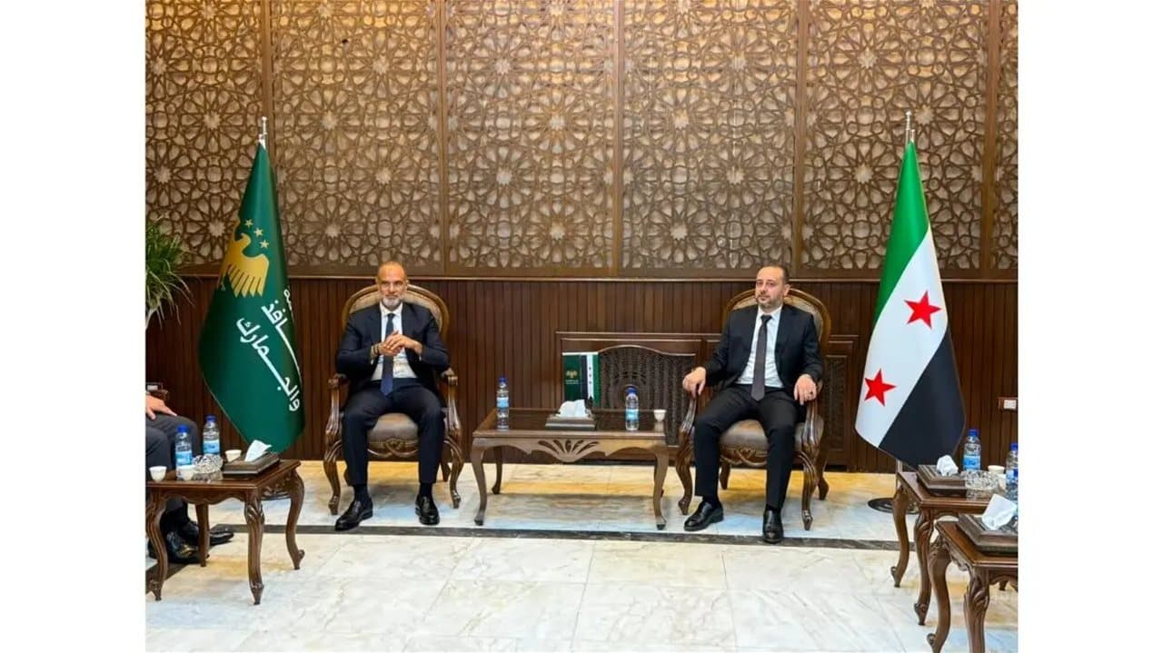 Damascus painter and Lebanon-Syria train return