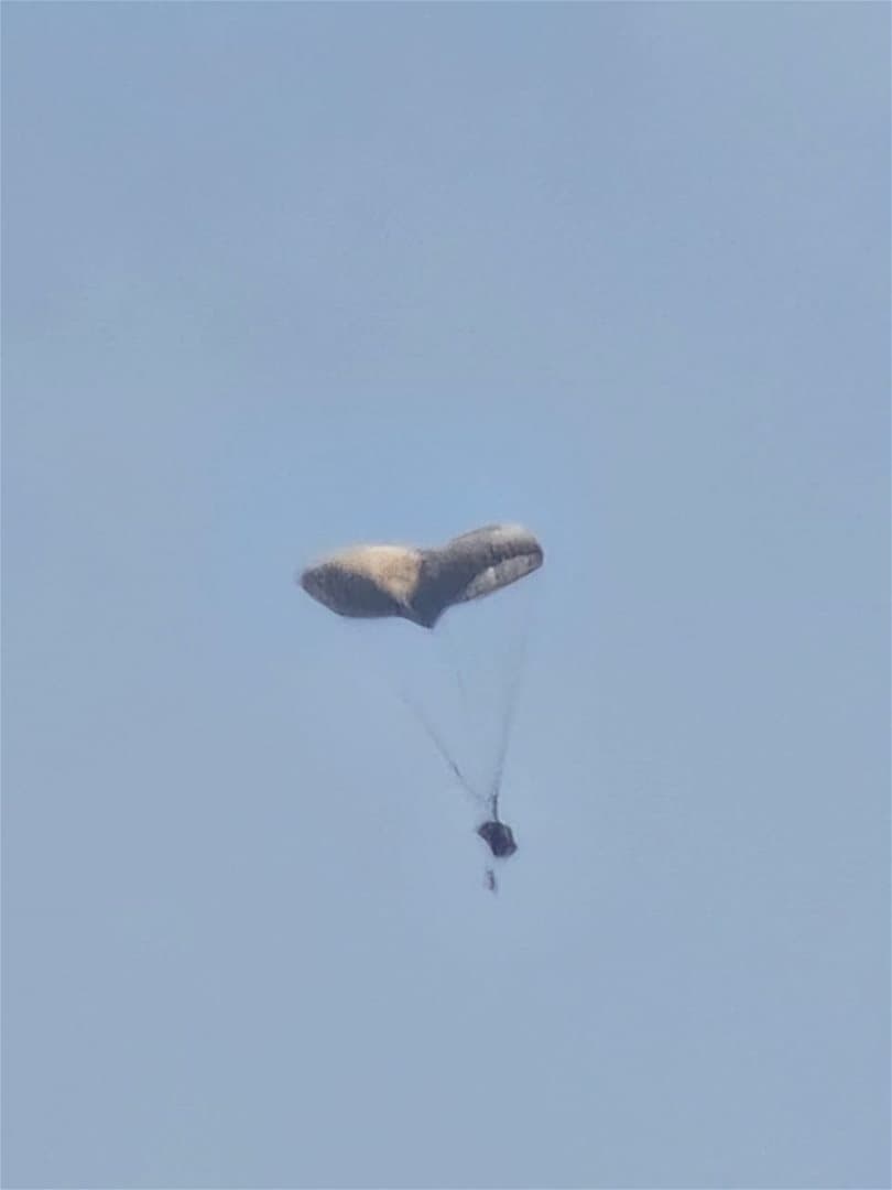 Israeli umbrella and suspicious object over Zawtar