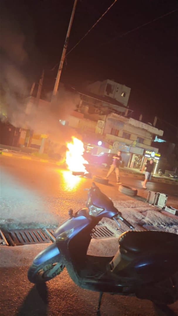 Protesters Block Tripoli Road Over Amnesty