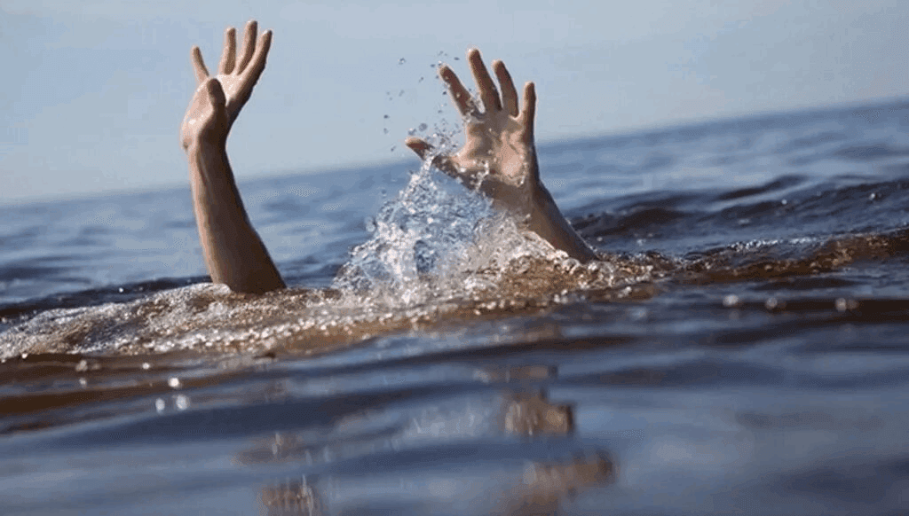 Civil Defense recovers young man's body from sea