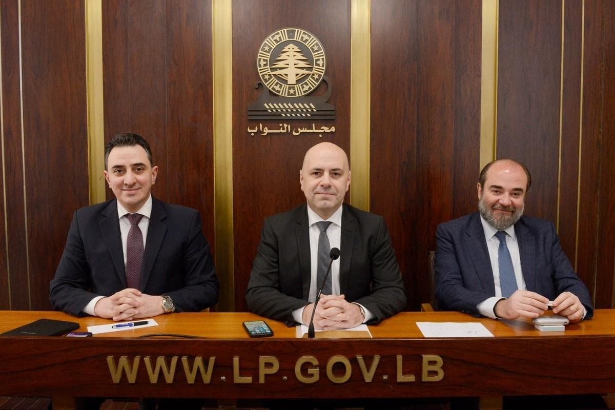 نواب تكتل الجمهورية القوية يعقدون مؤتمراً
