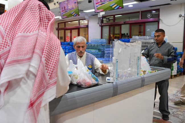 «الشؤون» تكشف عن مزايا للمواطنين والوافدين في لائحة «التعاون» الجديدة