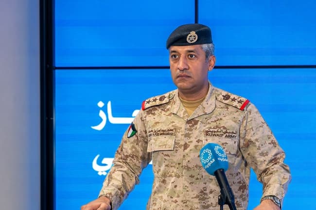 إصابة 4 من منتسبي القوات المسلحة جراء استهداف قطعة بحرية