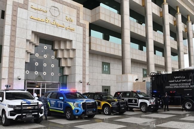 ضبط 7 كجم ذهب و40 ألف دينار مع متهين