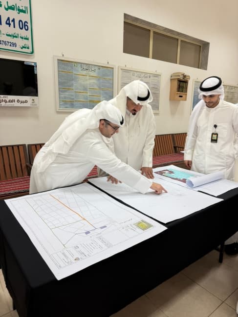 Al Abdullah reviews Salmiya Cemetery plan