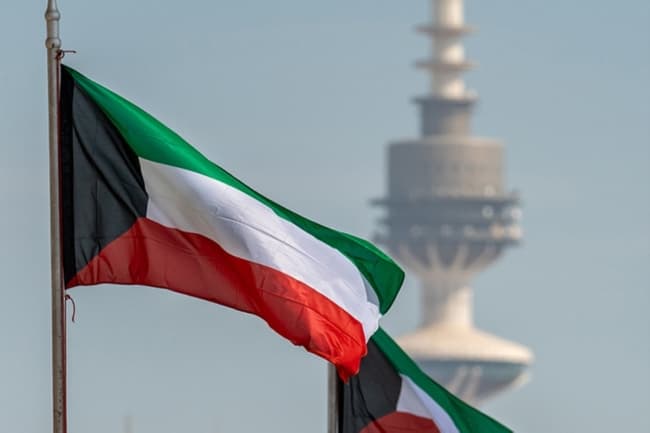الكويت ت condemn الهجمات الإيرانية بالصواريخ والطائرات المسيرة