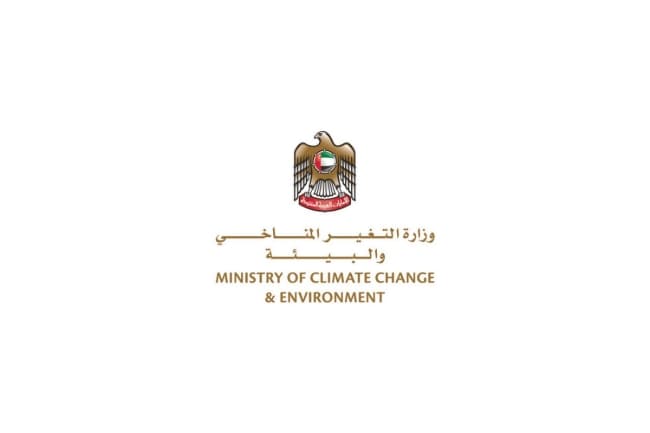 الإمارات تتعامل مع تسرب نفطي على شواطئ أم القيوين