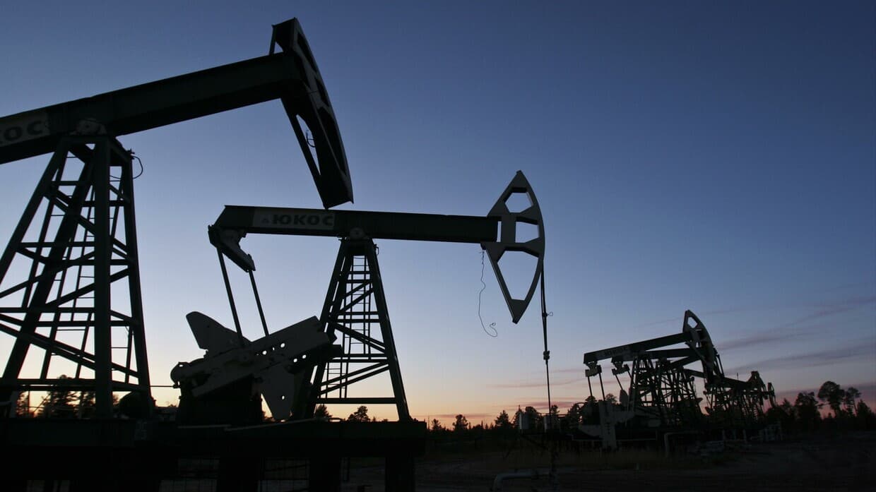 Oil rises over 4% on US-Iran tensions
