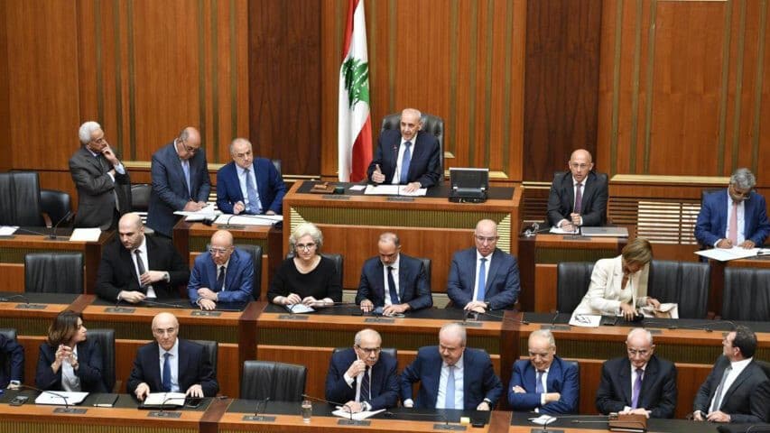 موقف الحكومة ودور الخارج