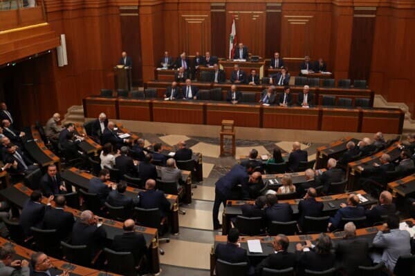 الحكومة تحت المراجعة والمزايدات