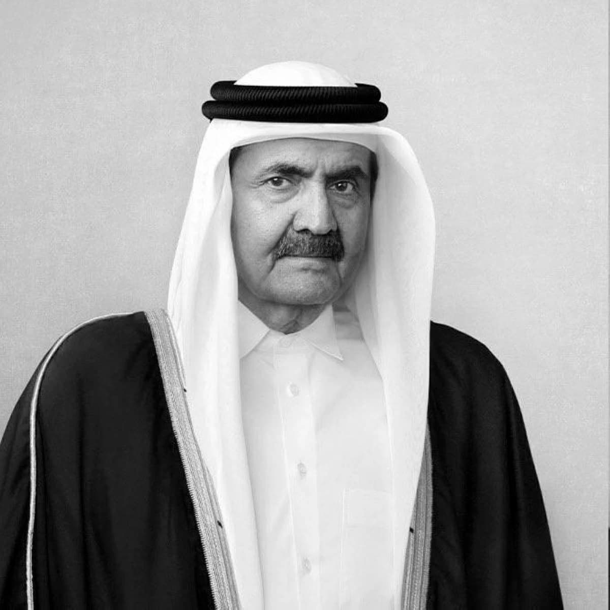 حمدان بن محمد يعزي أمير قطر في وفاة الشيخ حمد بن خليفة