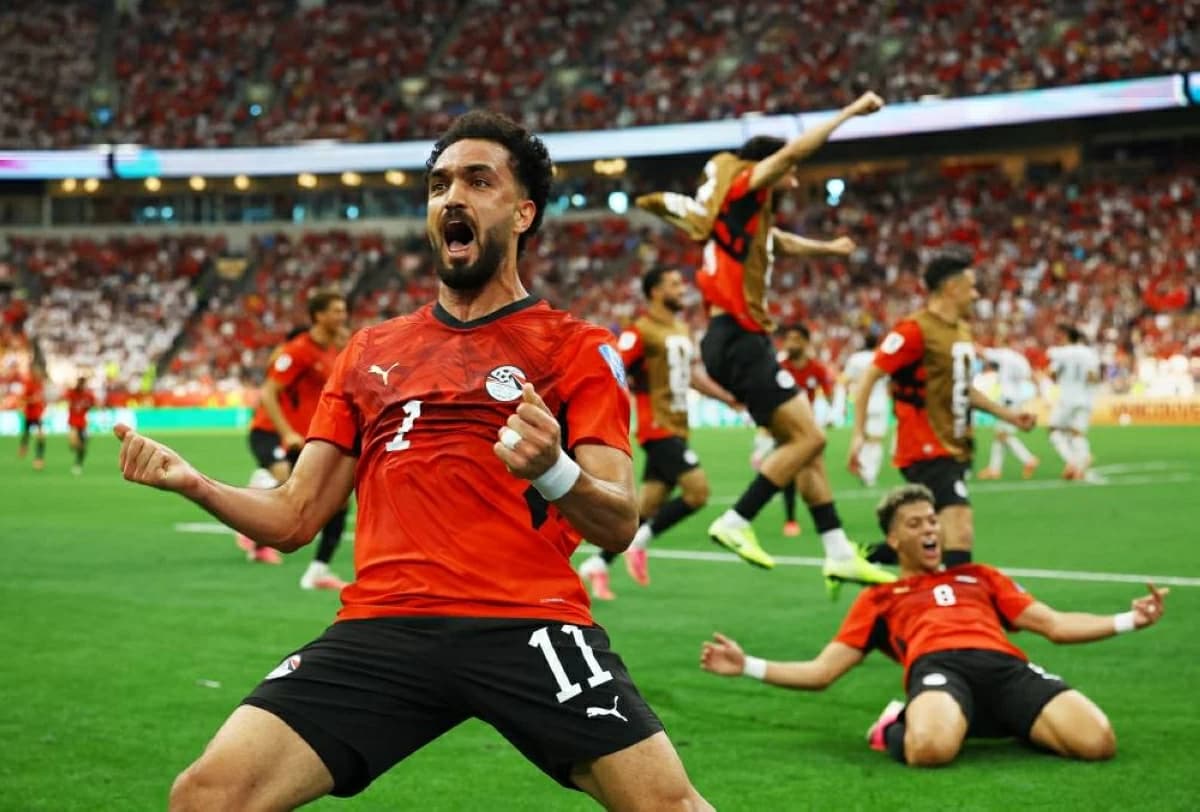 من الشارع إلى منتخب مصر.. حكايته مع الفقر والجوع يرويها «زيكو»
