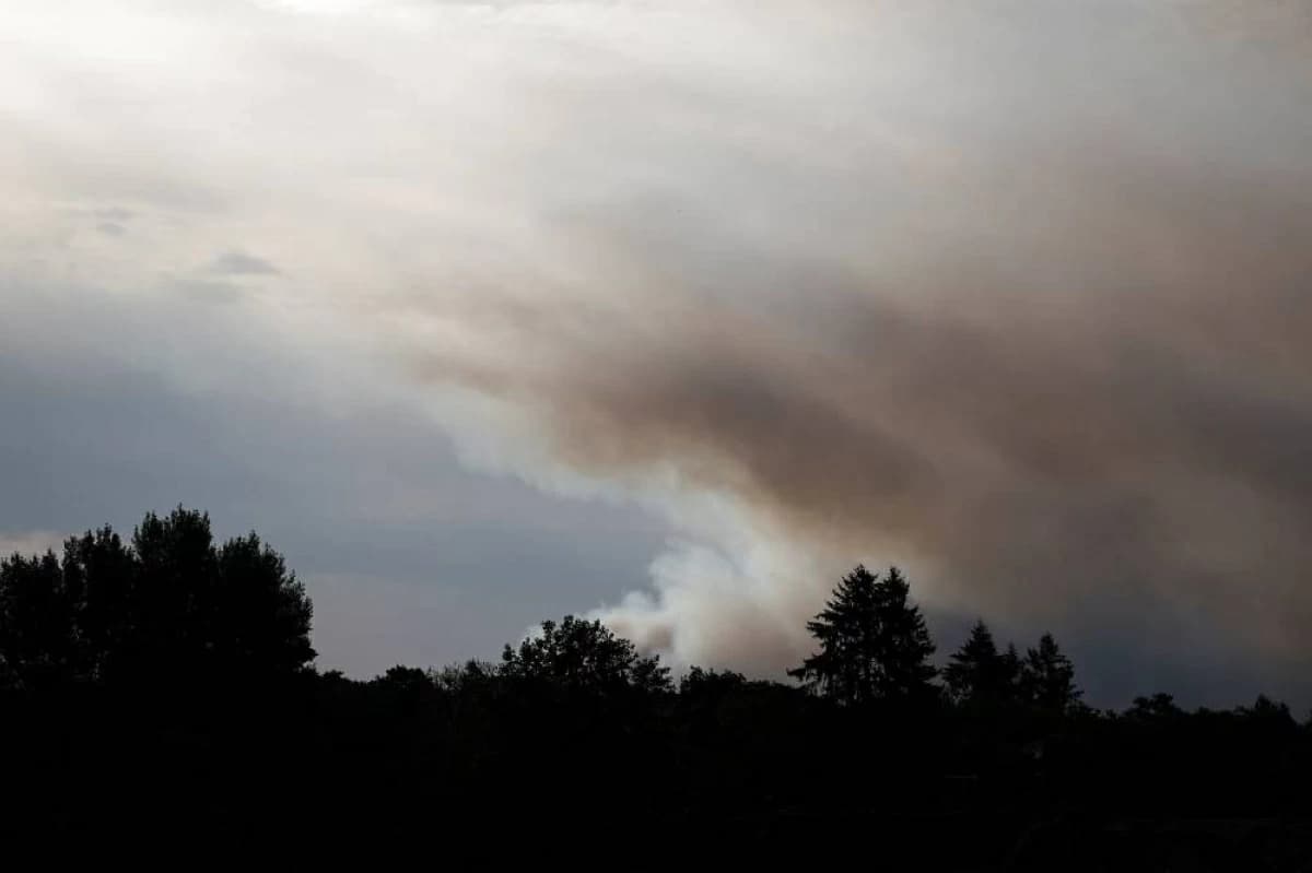France deploys firefighting planes to extinguish forest fire outside Paris