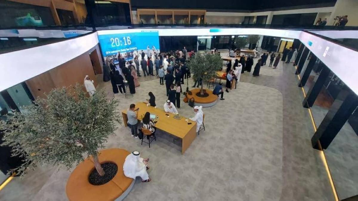 سوق دبي يتراجع دون 6000 نقطة ومؤشر أبوظبي يخسر 0.32%