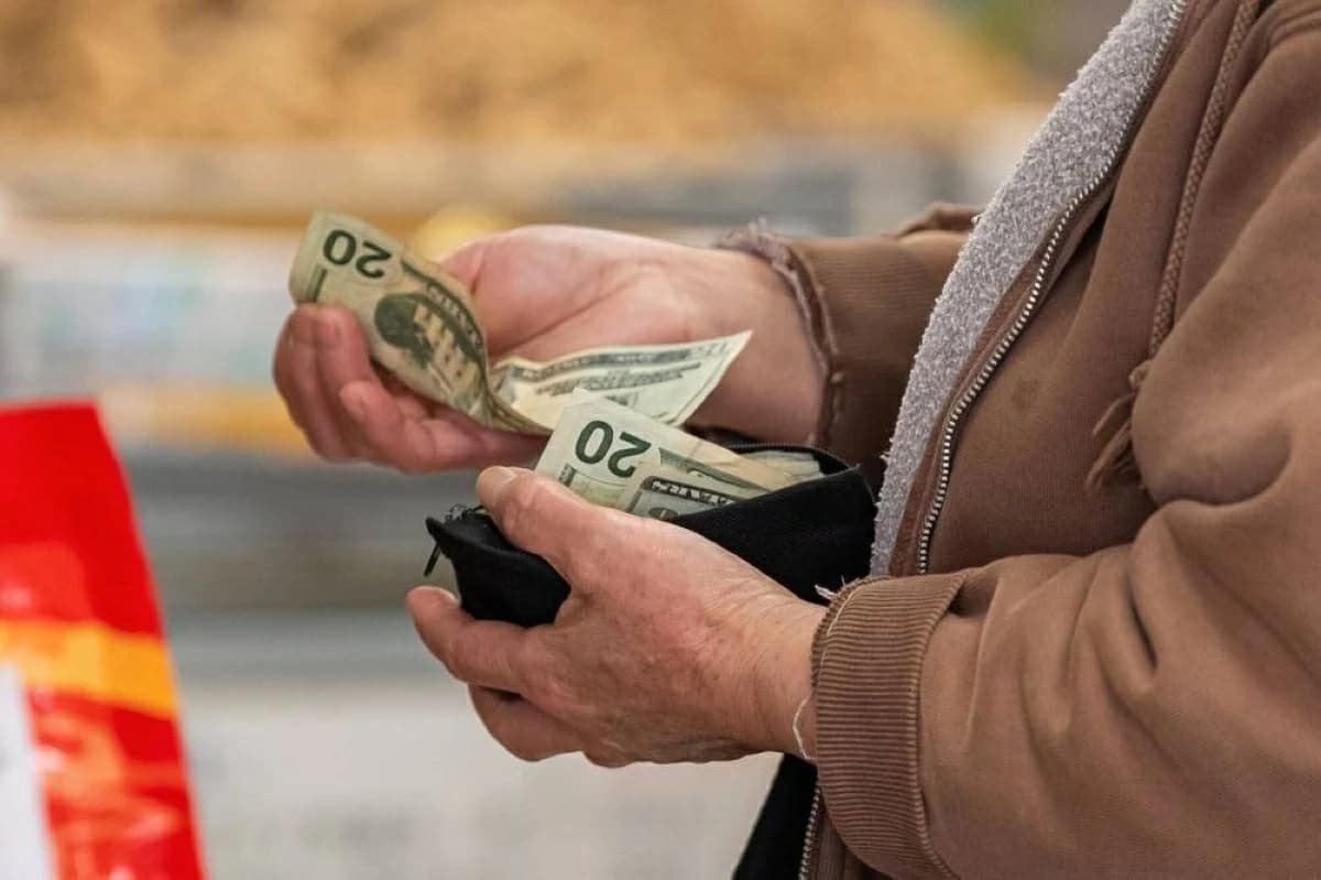 الدولار مستقر قبل بيانات التضخم الأمريكية والين يواجه ضغطا