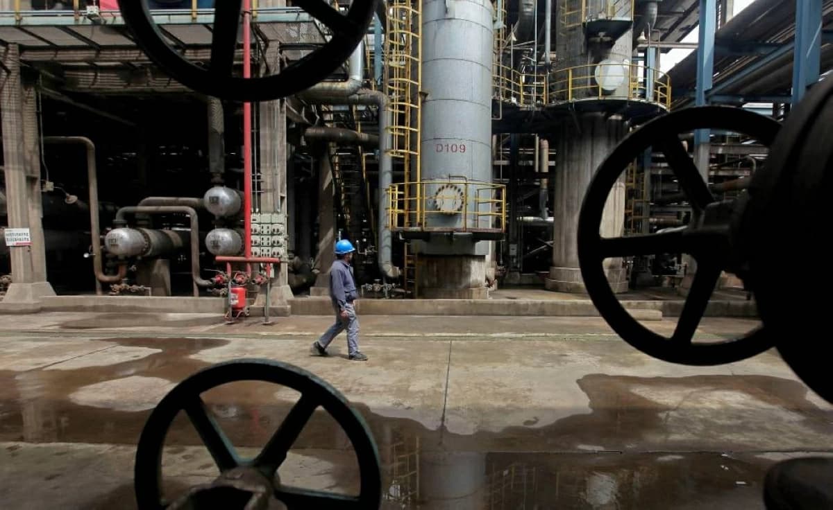 Oil prices hover around $84 per barrel amid escalating US-Iran tensions