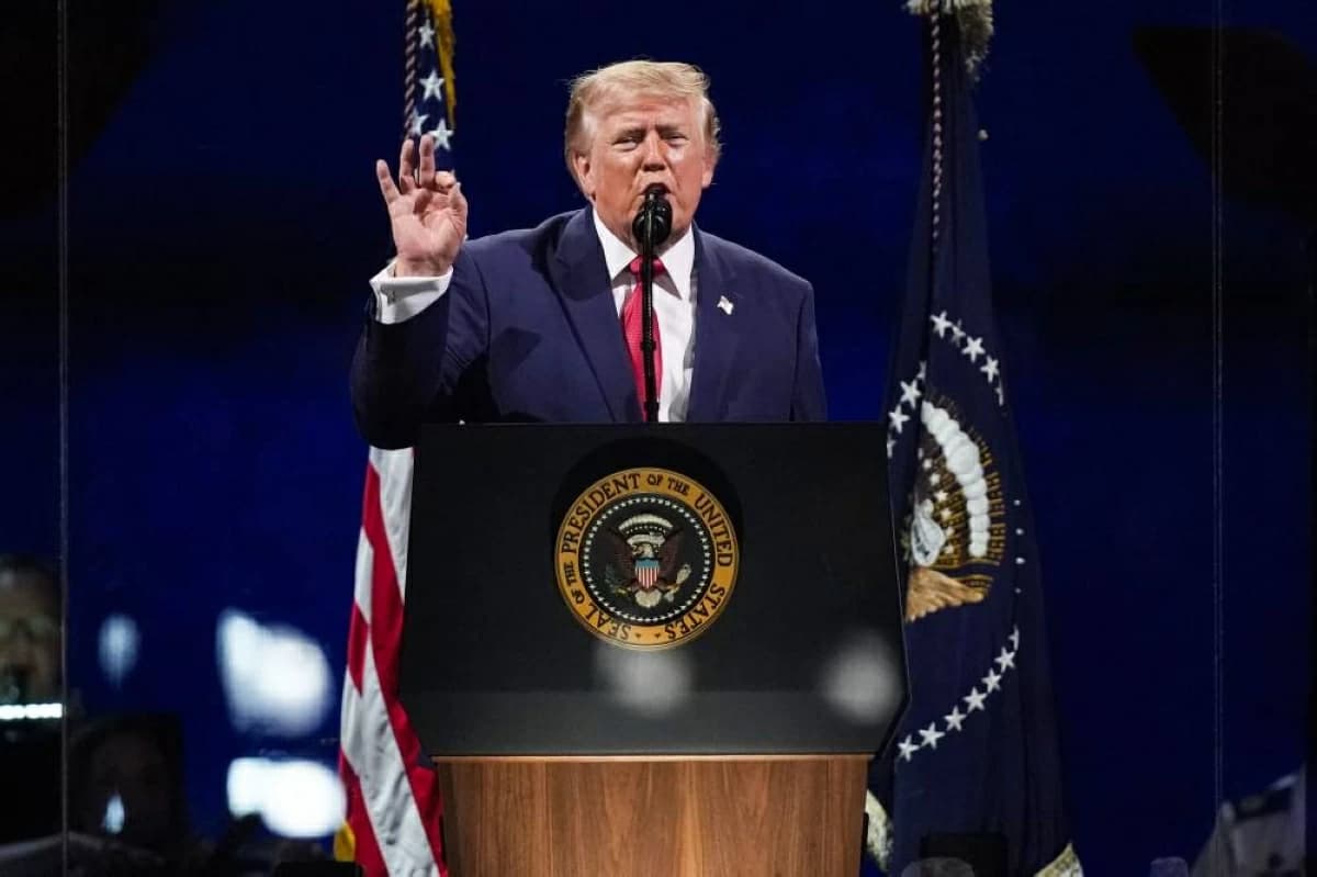 Trump questions the electoral system in anticipated speech attended by CIA and FBI directors
