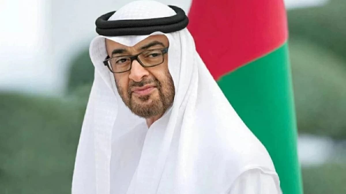 رئيس الدولة يمنح السفير الفرنسي وسام زايد الثاني من الدرجة الأولى