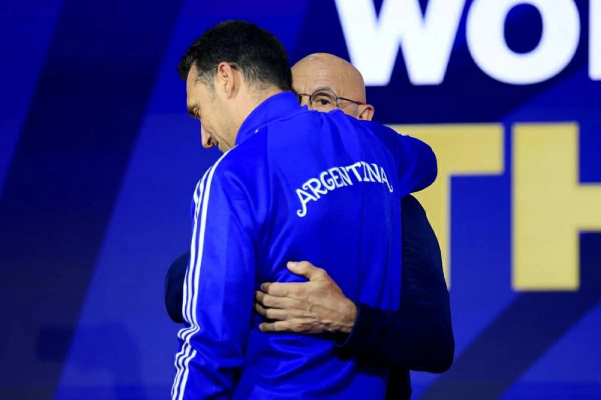 Scaloni, the Spanish-influenced Argentine coach, faces his mentor De La Fuente