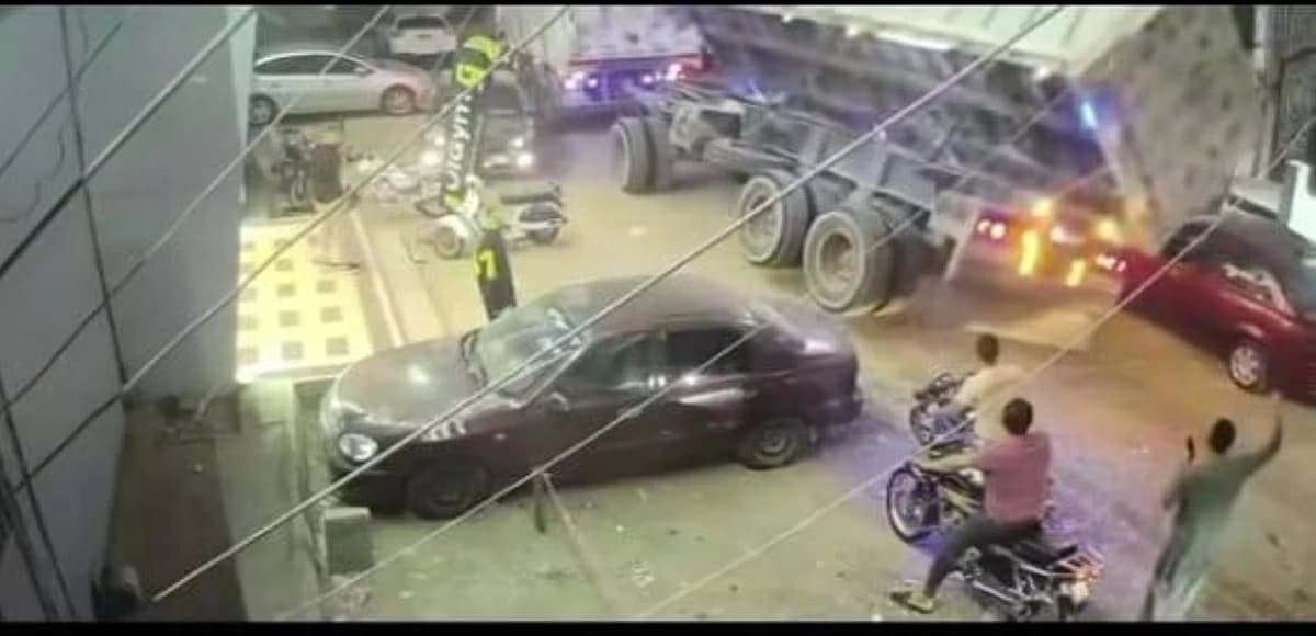 Egypt truck overturns killing driver