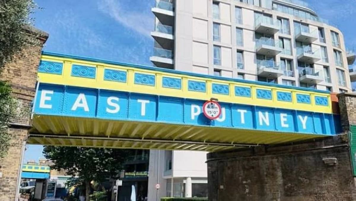 British bridge painting triggers criticism