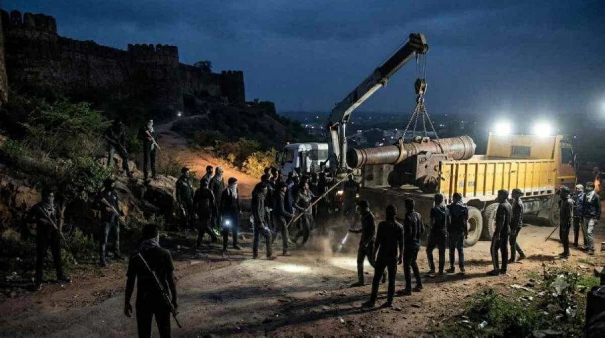 Theft of 3-Ton Cannon Allegedly Bollywood-Style
