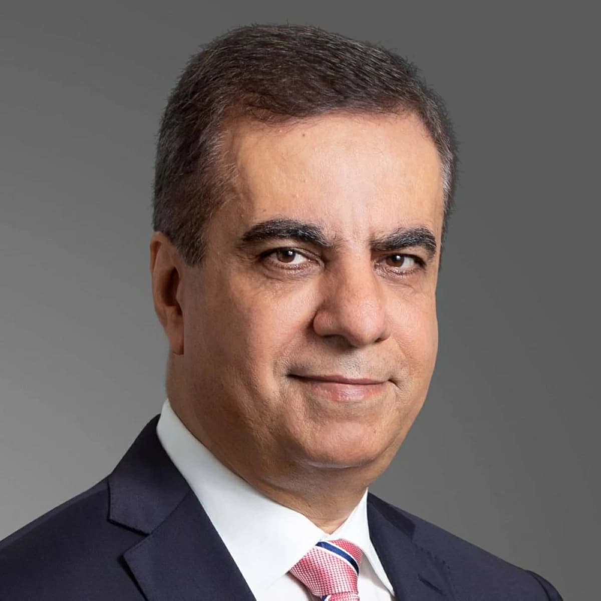 عادل العلي يفوز بجائزة القيادة التنفيذية