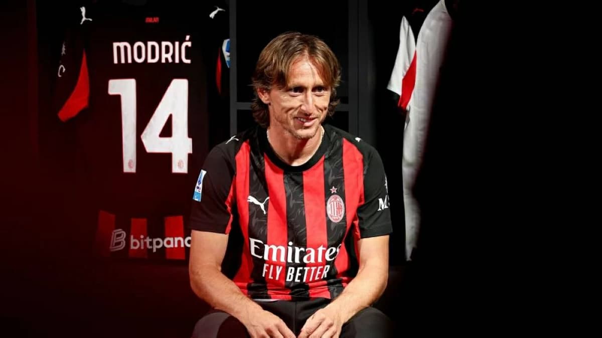 Milan extends Modrić deal at 41