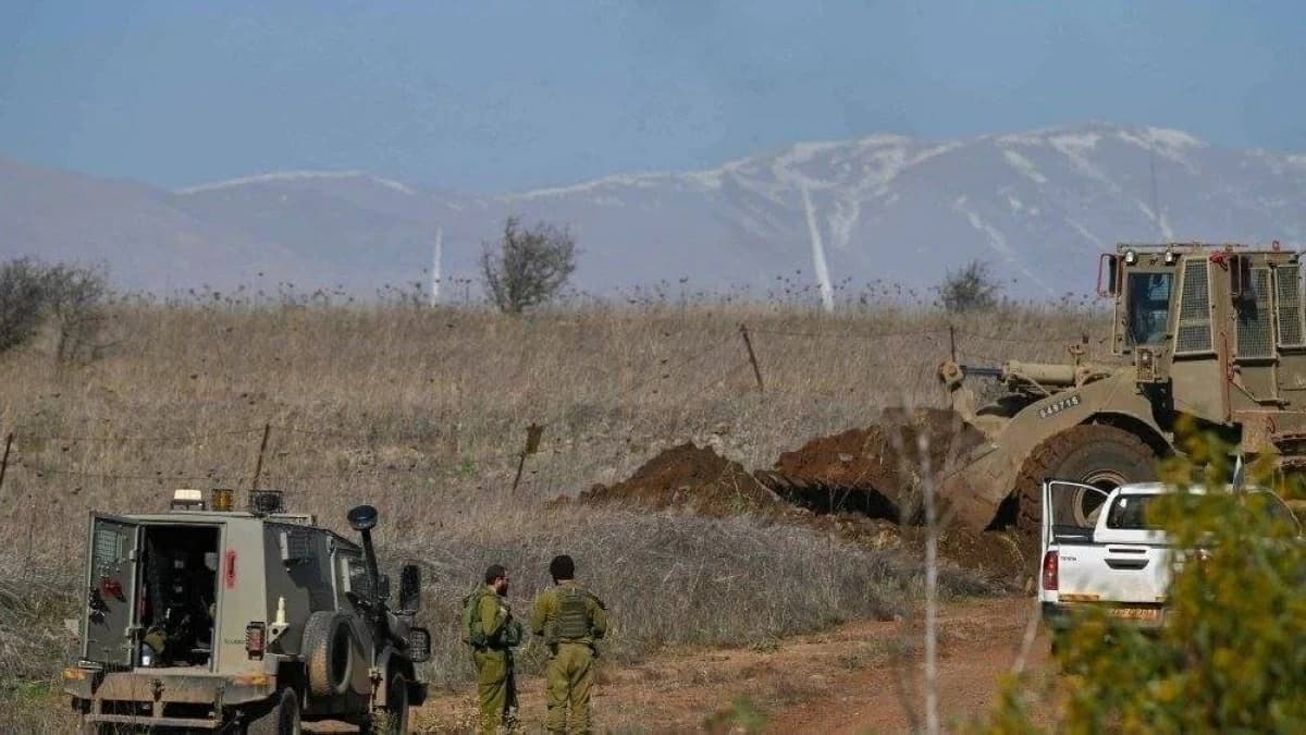 Israel presses south Syria attacks