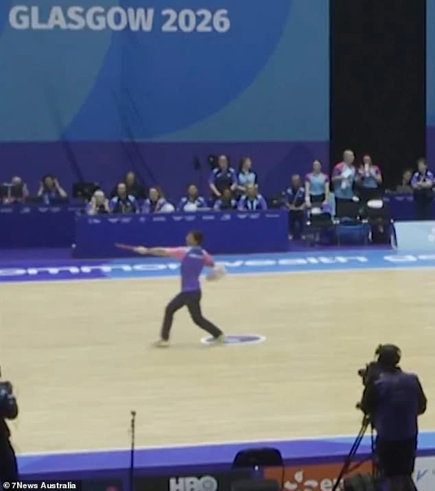 'Broom Man' impresses with gymnastic act