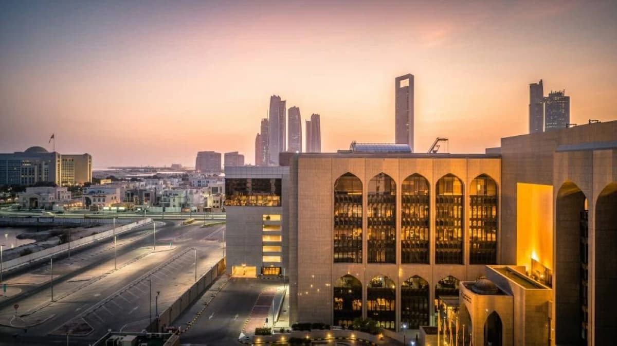 أصول البنوك الإماراتية ترتفع إلى 5.63 تريلليون درهم