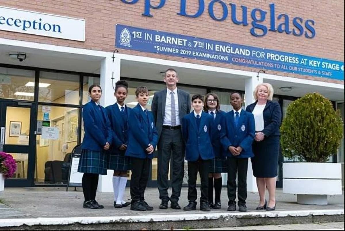 British schools ban phones after a year