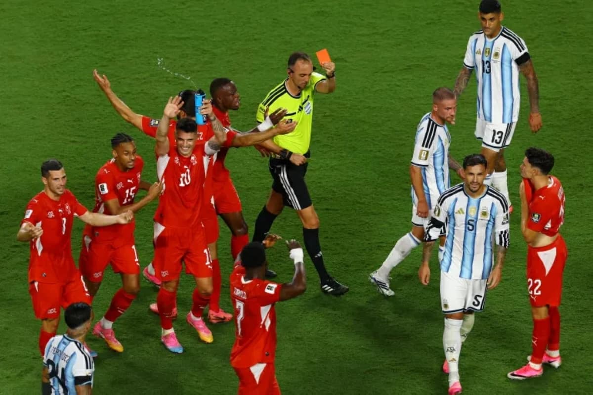 الأرجنتين تستفيد من طرد لاعب سويسرا في ربع نهائي المونديال