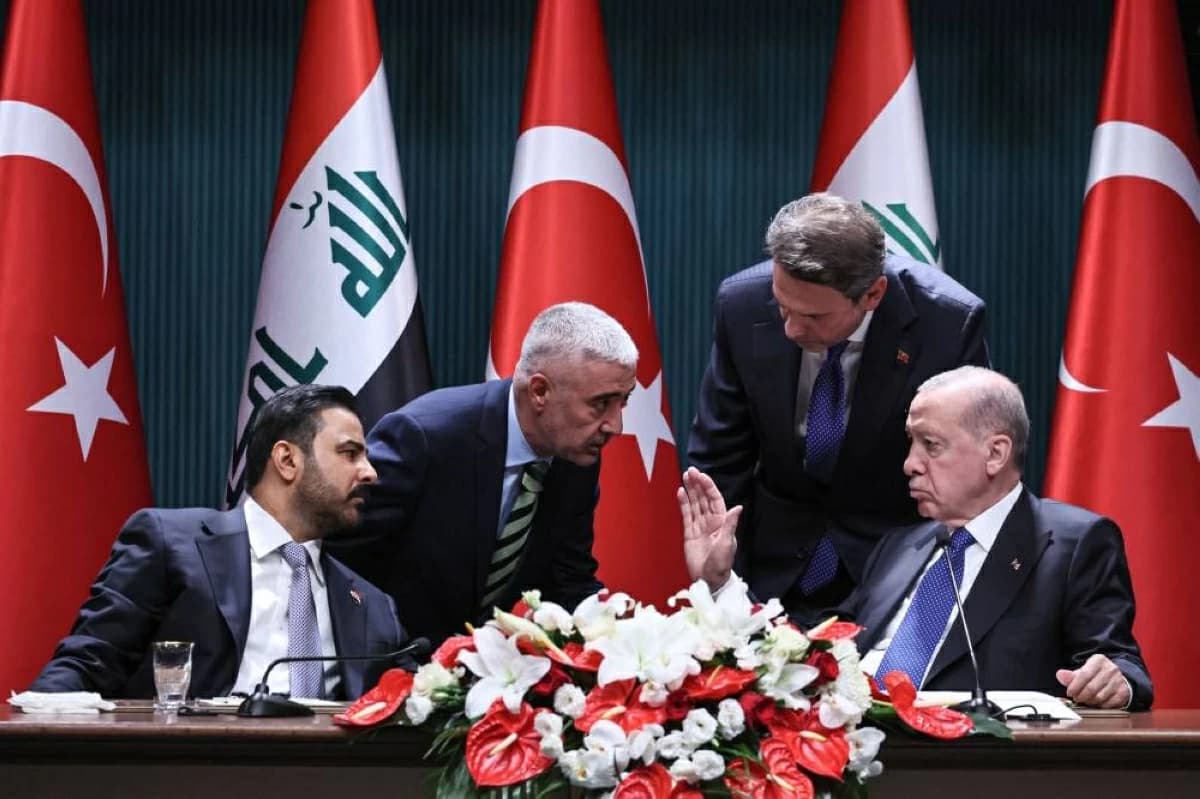 وزير عراقي يرفض توقيع اتفاقية أمام أردوغان والزيدي