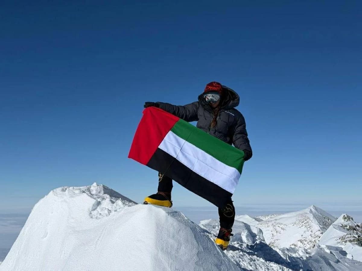 فاطمة العوضي أول إماراتية تصل إلى قمة جبل لينين