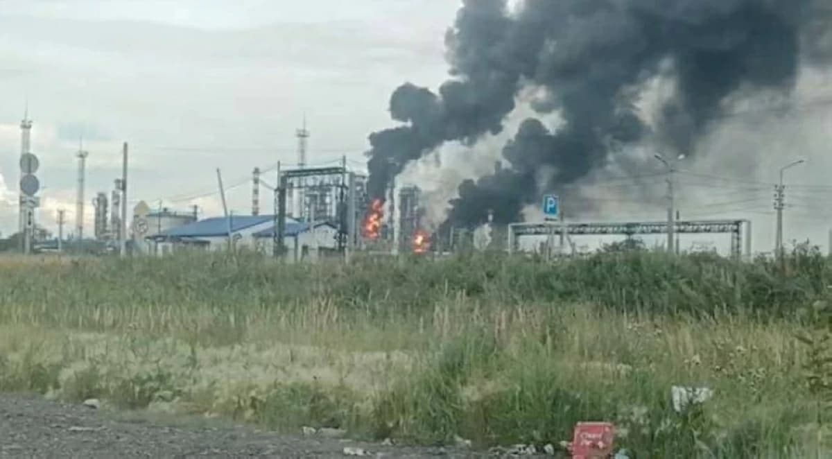 Ukrainian march damages Russian grain site