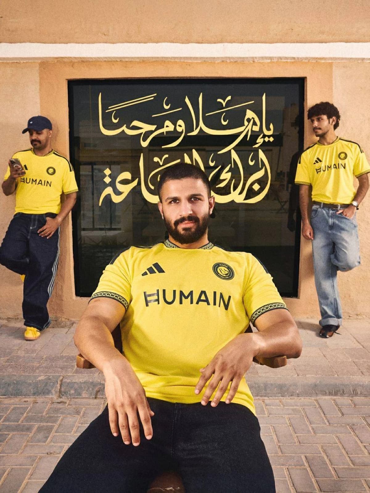 النصر السعودي يطلق قميصه الجديد