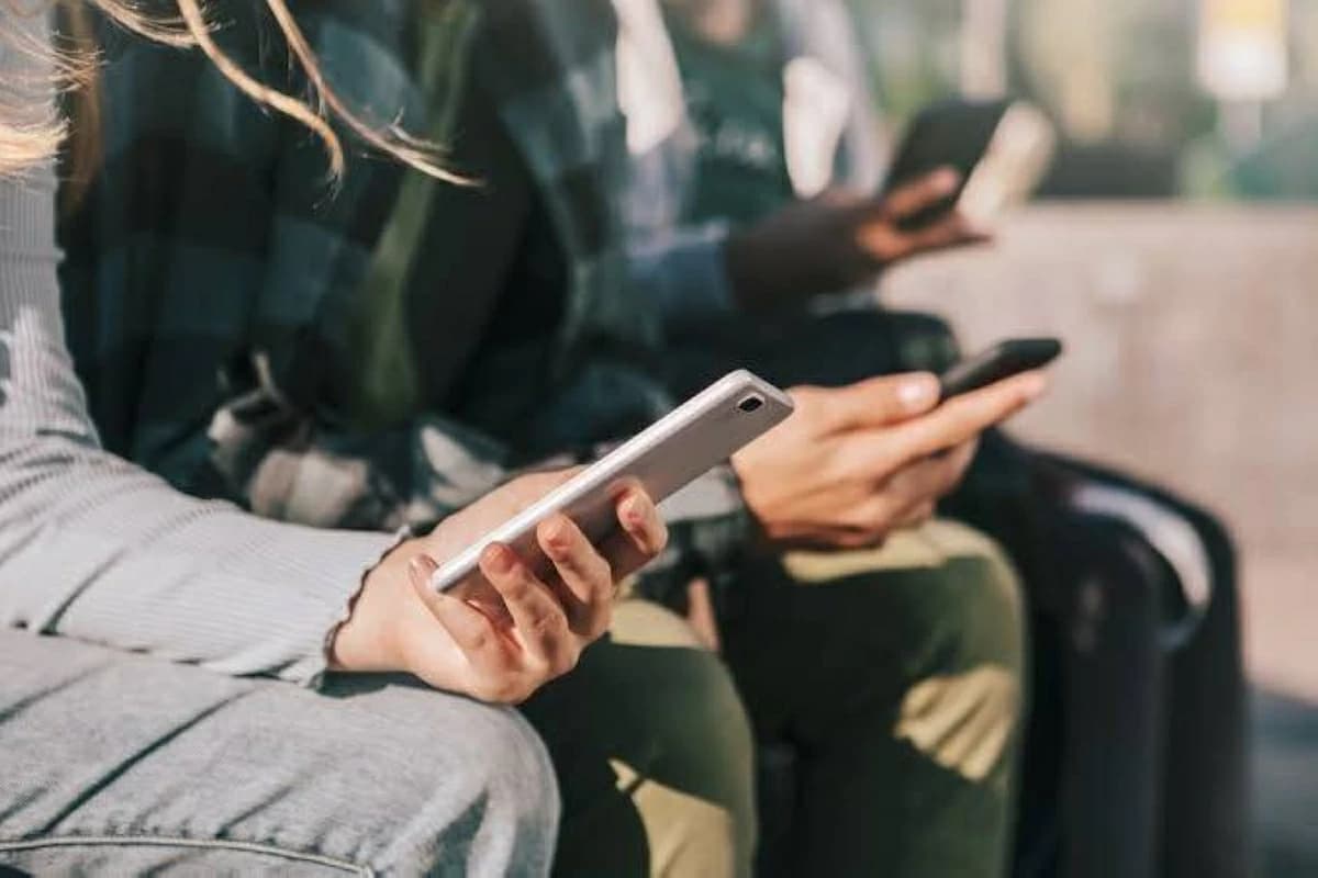 الإنترنت يرفع معدلات التوتر والانفصال
