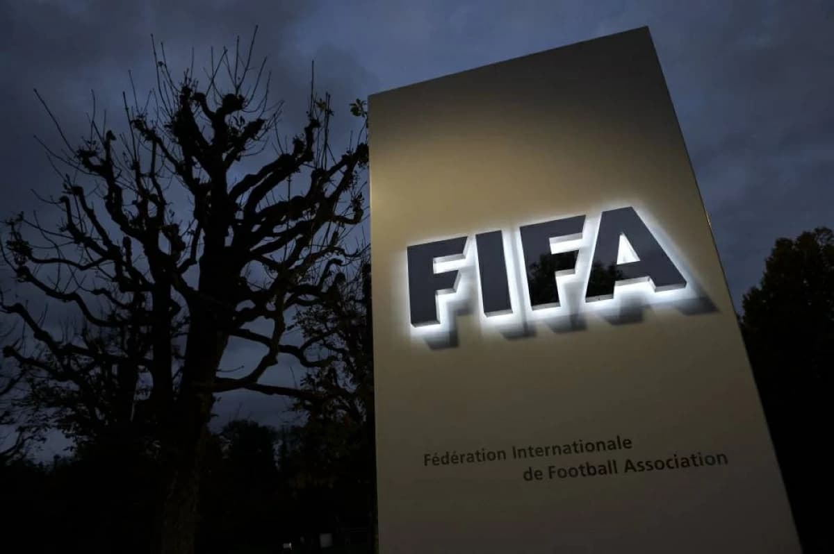 شركة فيفا تتأثر بزلزال استقالات