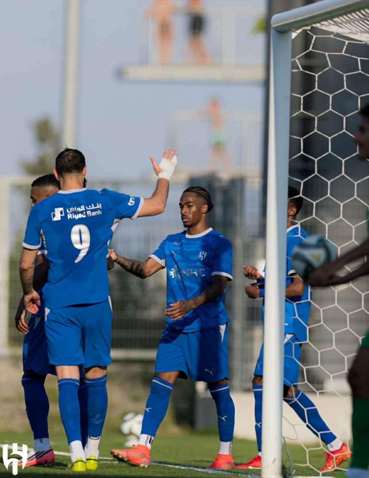 الهلال ينهي تجاربه مع الأهلي ويتفاوض مع برشلونة